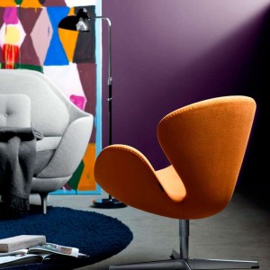 Ambiente sofás con Lámpara de Pie Kaiser Luxus color negro de Fritz Hansen