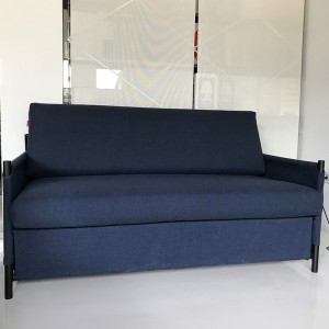 Sofá cama Neat de Innovation color azul en Moises Showroom