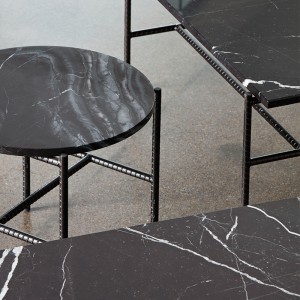 Mesa de café Rebar de HAY en mármol negro en Moises Showroom