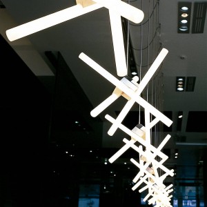 Lámpara de suspensión Olvidada de BD Barcelona en Moises Showroom