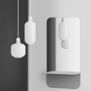 ambiente con lámpara de suspensión S y L color blanco de Normann Copenhagen