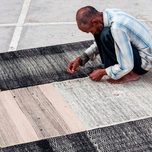 técnica Dhurrie alfombra Tres negro Nanimarquina