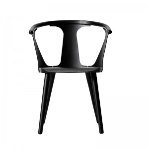 Comprar silla roble lacado negro In Between SK1 &Tradition