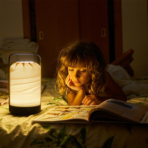 ambiente nocturno niña leyendo lámpara portátil Mini chou Luzifer