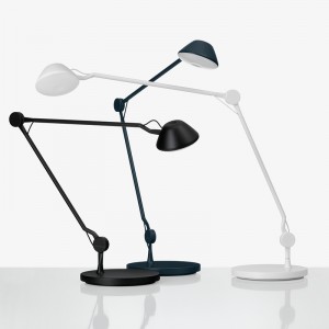 Lámparas de mesa AQ01 de Frtiz Hansen en Moises Showroom