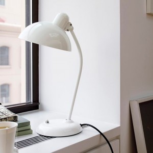 Lámpara de mesa basculante Kaiser color blanco de Fritz Hansen