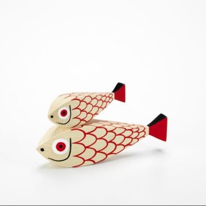 Wooden doll Mother Fish and child en Moises Showroom 2