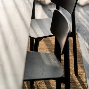 Imagen ambientada silla Casale negro detalle asiento