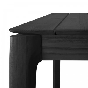 Detalle estructura mesa Bok en teca negra para exterior