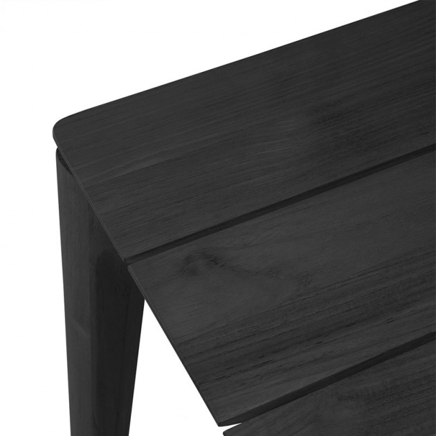 Detalle tablero mesa Bok en teca negra para exterior
