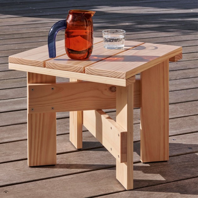 Imagen ambientada Crate Low Table madera de pino acabado natural de HAY