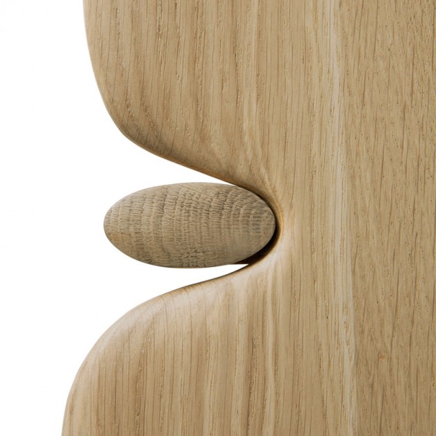 Detalle mesa de centro PI en madera de roble de Ethnicraft.