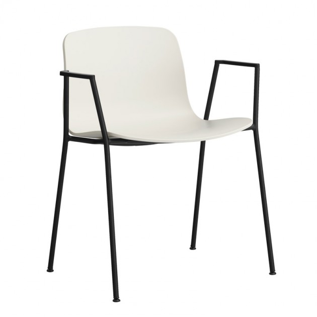 About A Chair AAC18 color melange cream con pata negra de HAY