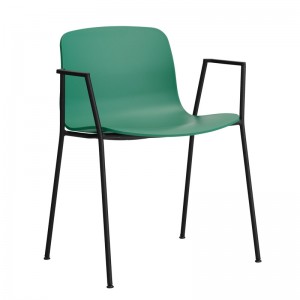 About A Chair AAC18 color teal green con pata negra de HAY
